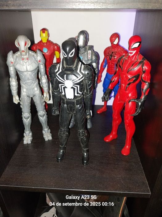 Figuras de 30cm de varios personagens de fantasia