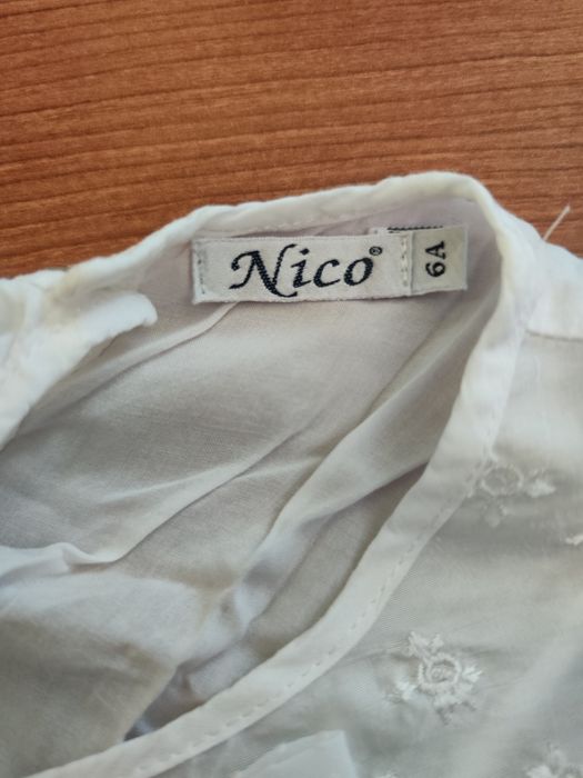 Blusa branca de menina