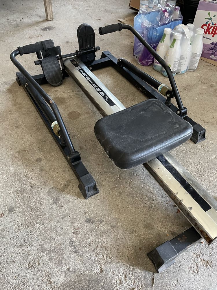 Maquina de remo e exercicio fisico
