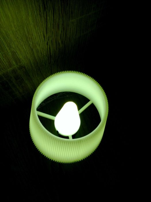 Latarka, lampka nocna z abażurem.