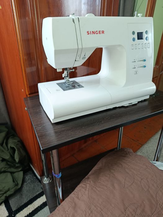 Продам швейну машинку Singer 7464 з горизонтальни́м чо́вником.