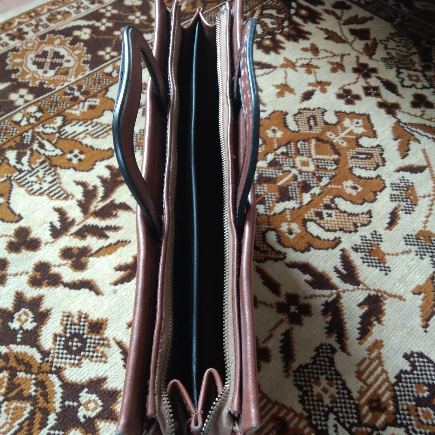 Продам деловую сумку, портфель.