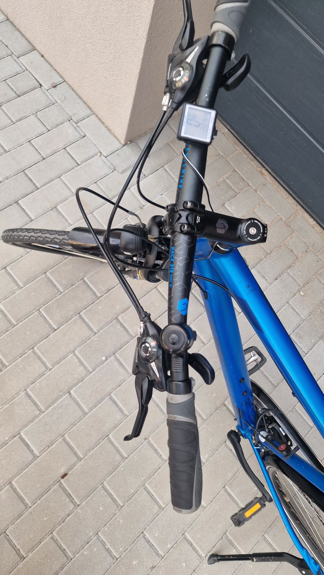 Rower trekkingowy Cube TOURING 28" niebieski, r. 58 cm. Licznik GRATIS