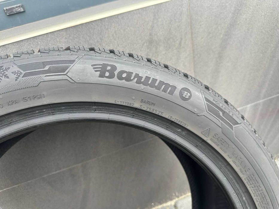 Komplet używanych opon zimowych BARUM 235/45 R18