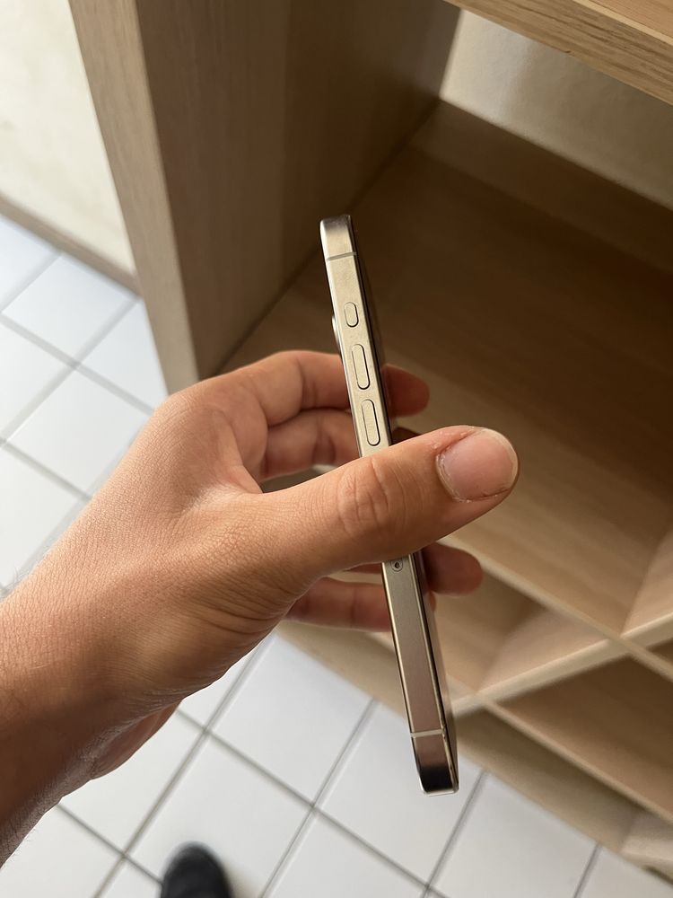 iPhone 15 Pro - 256 Gb (COMO NOVO!)