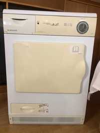 Máquina de secar roupa como nova.
