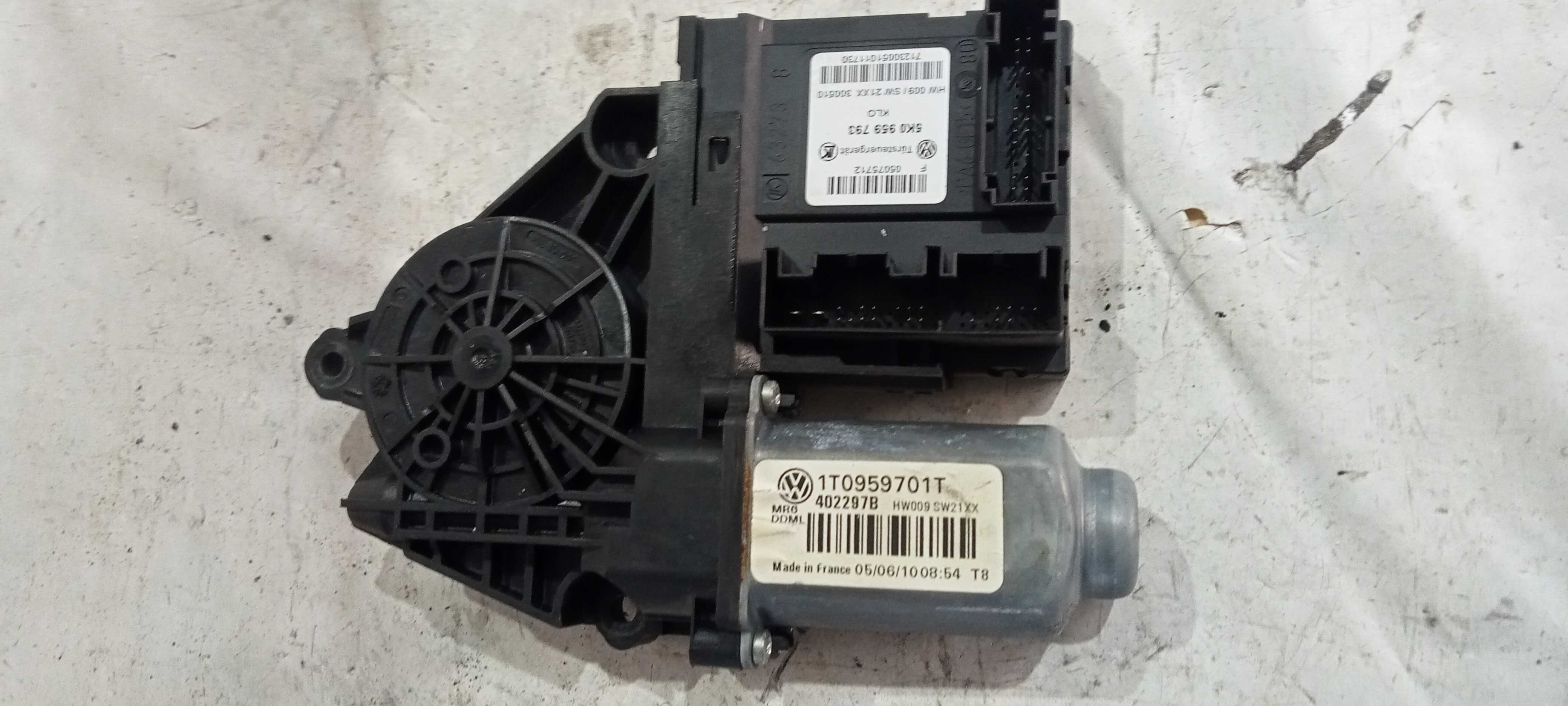 Motor vidro frente esquerdo VW Golf Sloda Otavia II