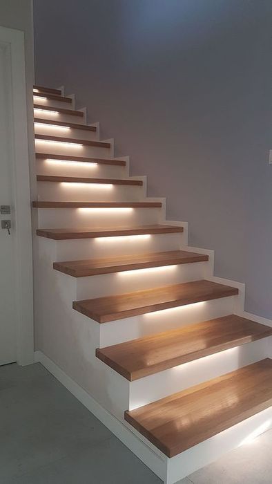 Сходи з натурального дерева — ясен, дуб. Виготовлення під замовлення!