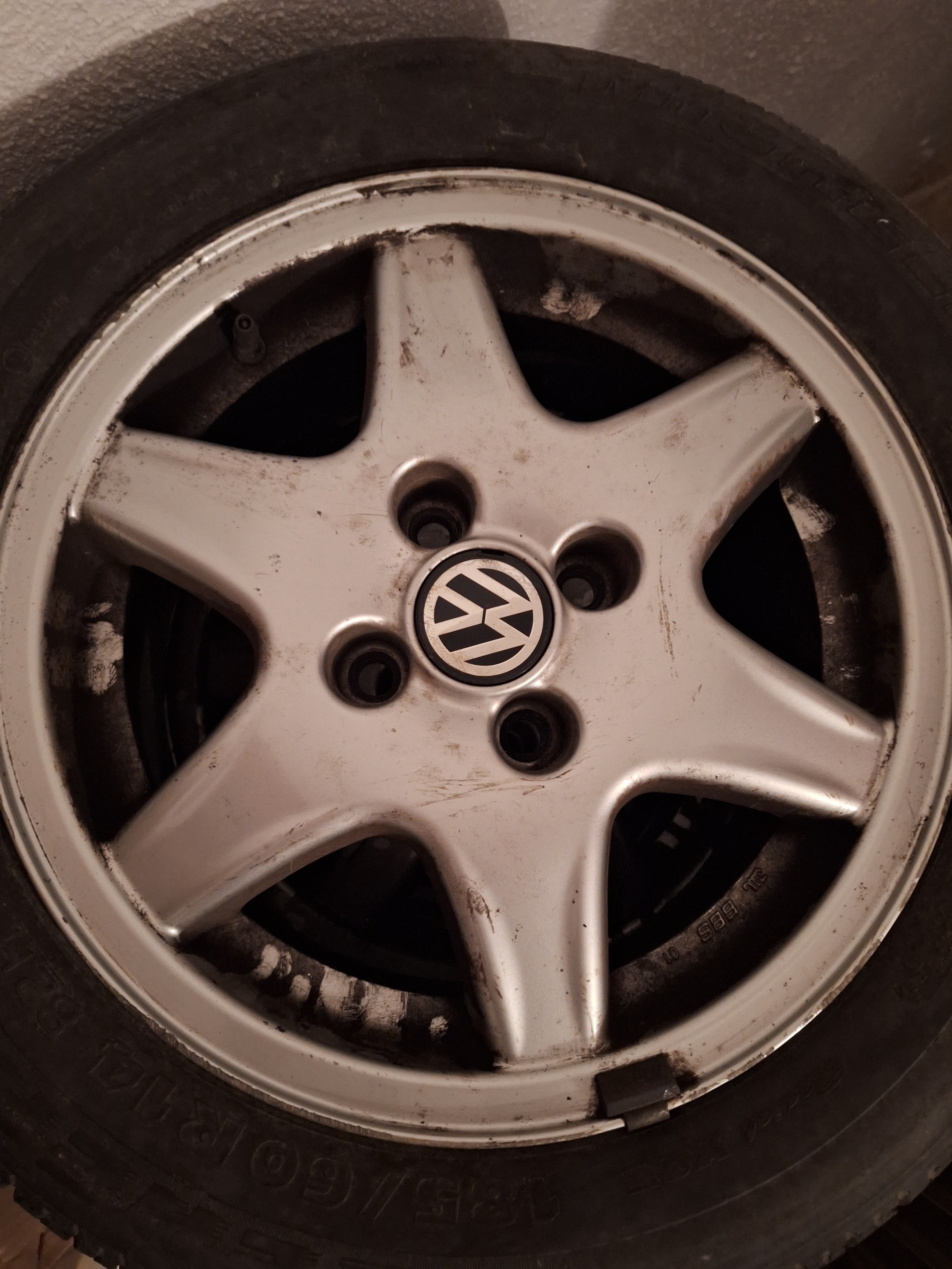 jantes(14) e pneus(185/60 R 14) wolkswagen