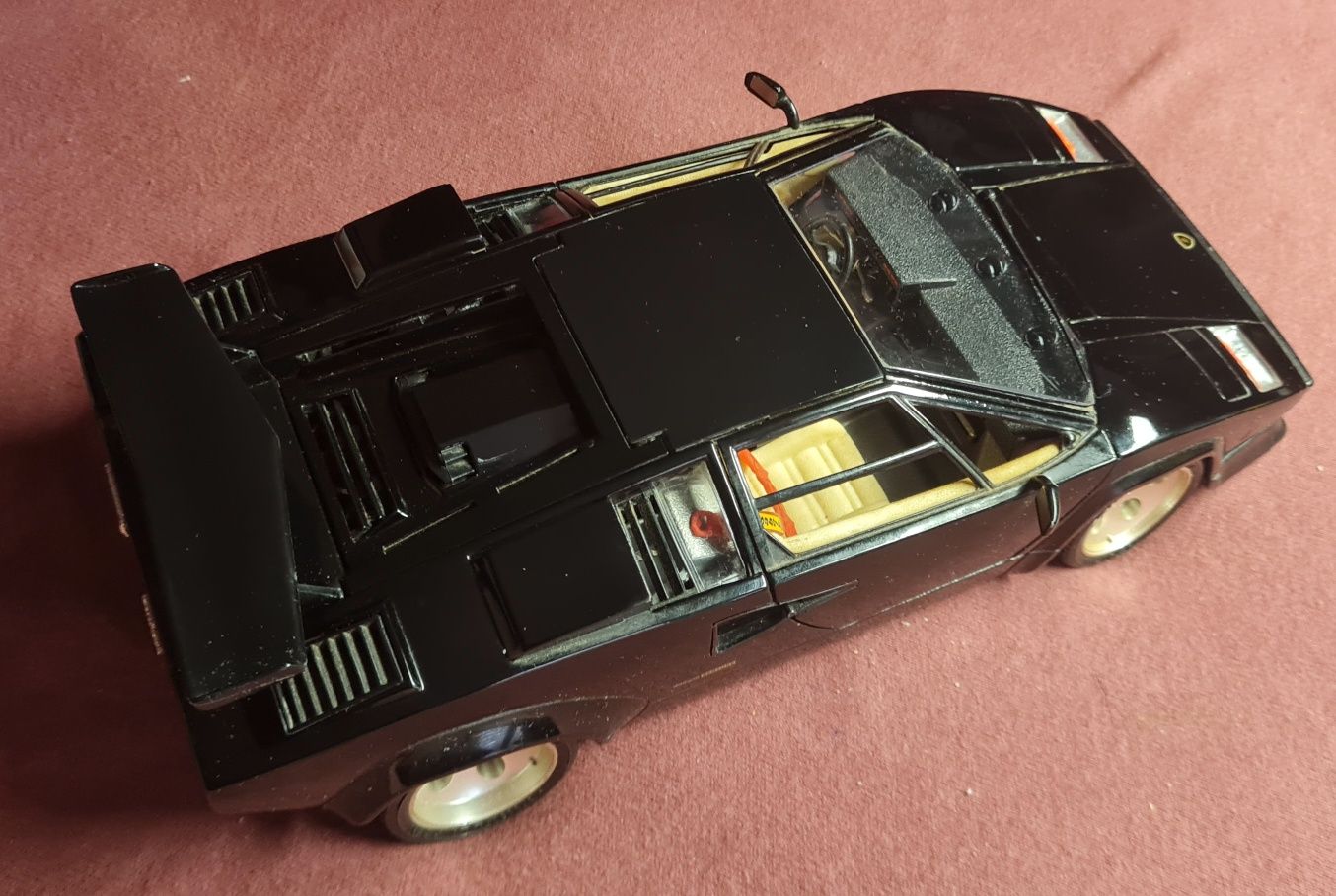 Burago 1:18 Lamborghini Countach  Black