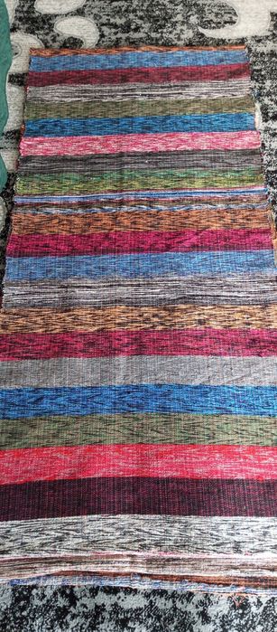 Домоткана доріжка з шерстяних ниток