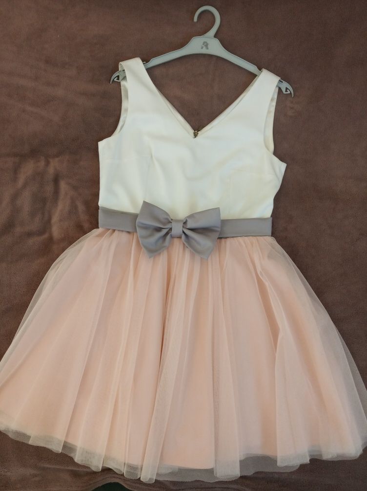 Biało różowa sukienka na imprezę, z paskiem 42/XL