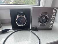 Smartwatch Garmin Fenix 7 srebrny z grafitowym paskiem