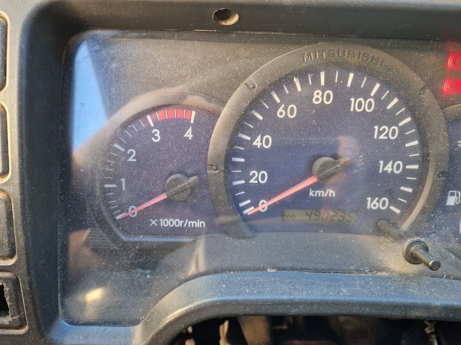 Mitsubishi fuso com grua