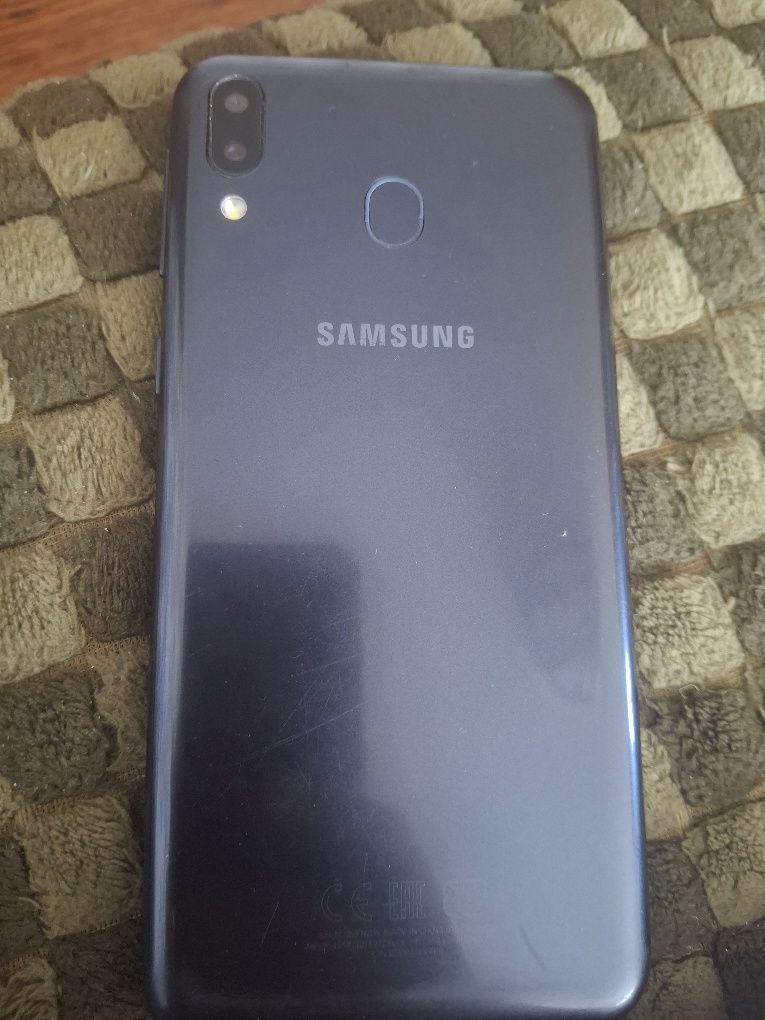 Samsung M20.Самсунг