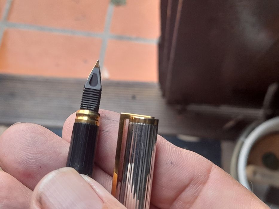 Caneta tinteiro S. T. Dupont