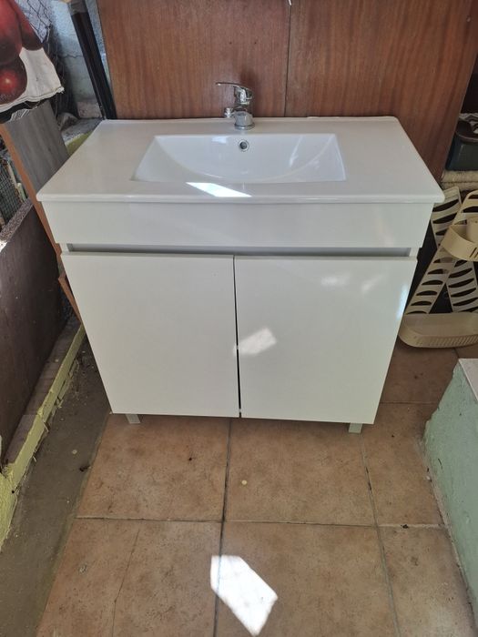 Lavatorio de casa de banho com movel