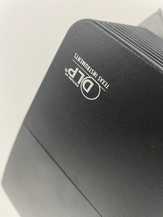 Optoma W300 Projector + Lumene Screen64409440551939122