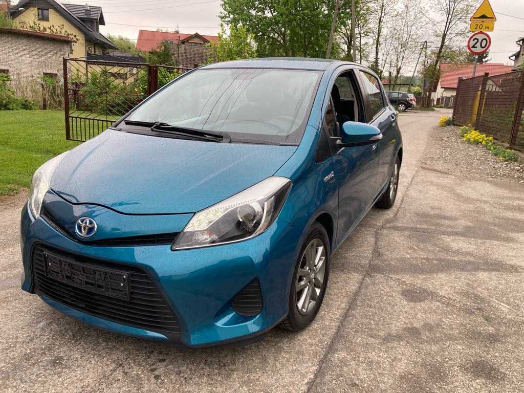 Toyota Yaris 1.5  Hybryda stan bardzo dobry