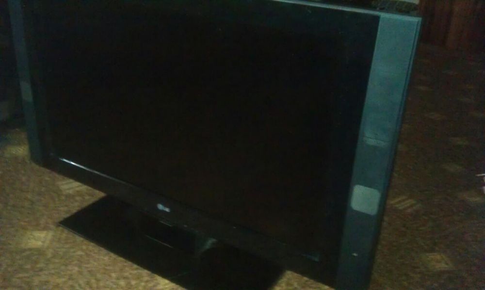 Телевизор LG 37LB2R (на запчасти)