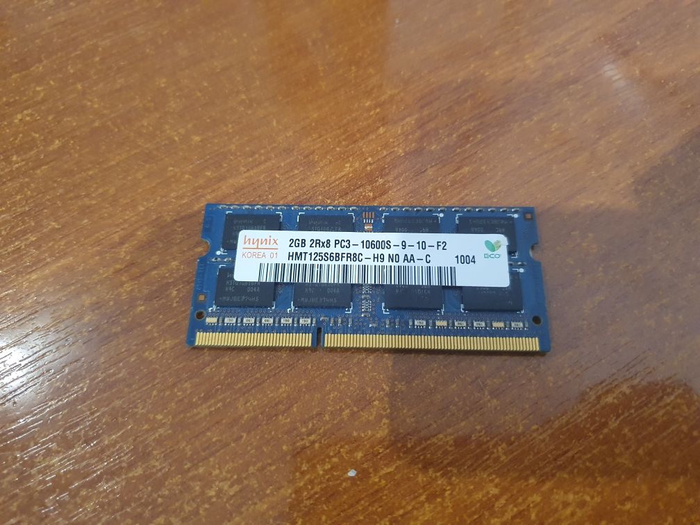 Оперативна пам'ять Hynix 2gb PC3-10600S HMT125S6BFR8C-H9 для ноутбука