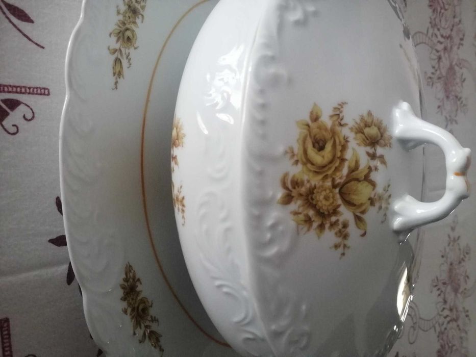Terrina de porcelana fina para sopa  ou outros nova
