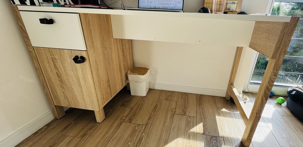 Biurko duze i stabilne