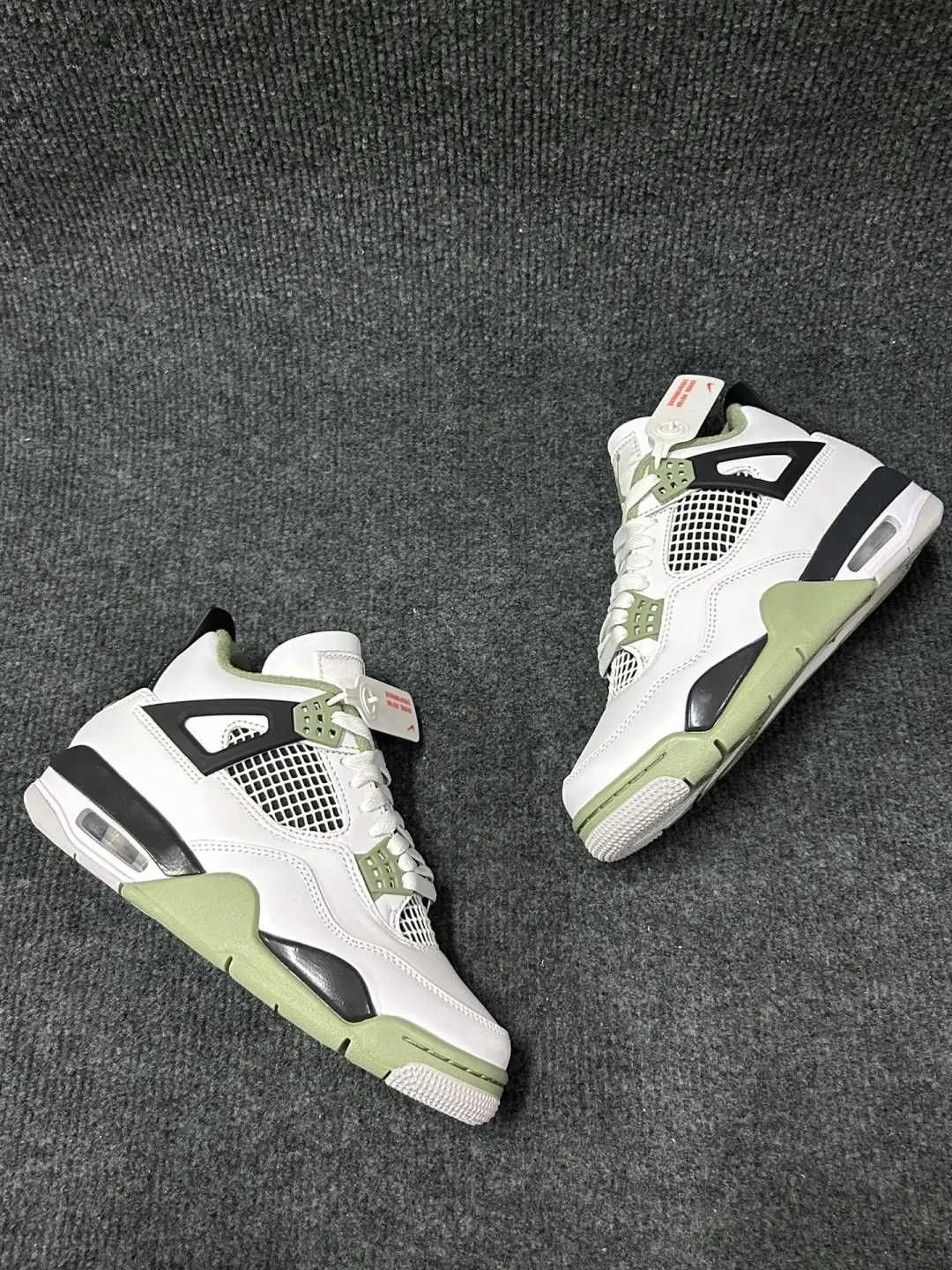 Klasyczny kolor pasujący do gumy_Jordan 4 Retro Seafoam nikeR. 40