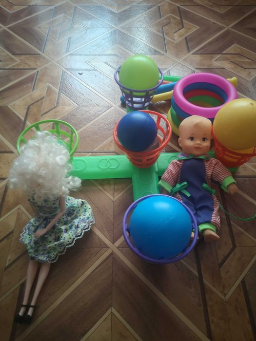 Кільцекид +дві ляльки в подарунок.
