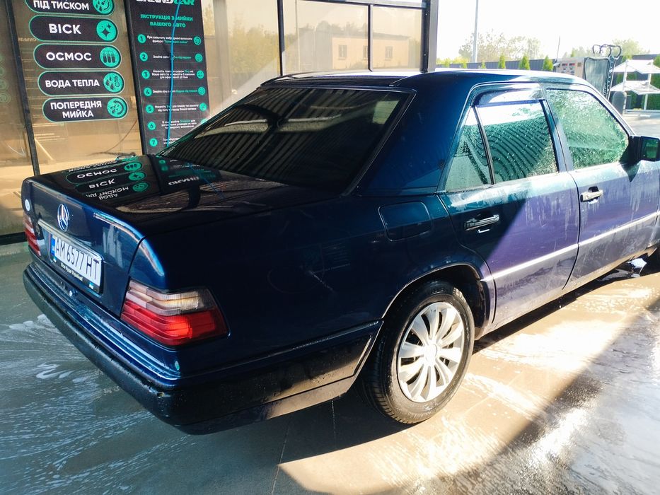 Автомобіль мерседес