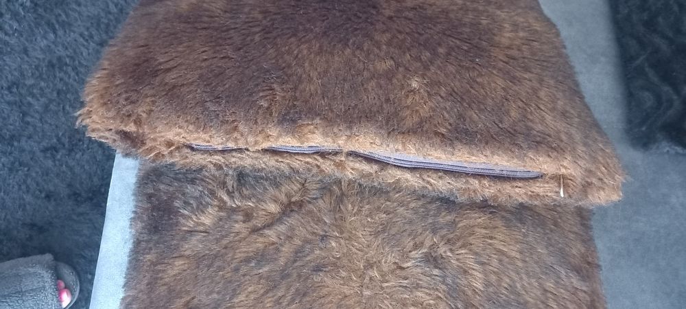 Almofadas de Pêlo da Loja do Gato Preto Tam 45*45cm. ( Valor das duas)