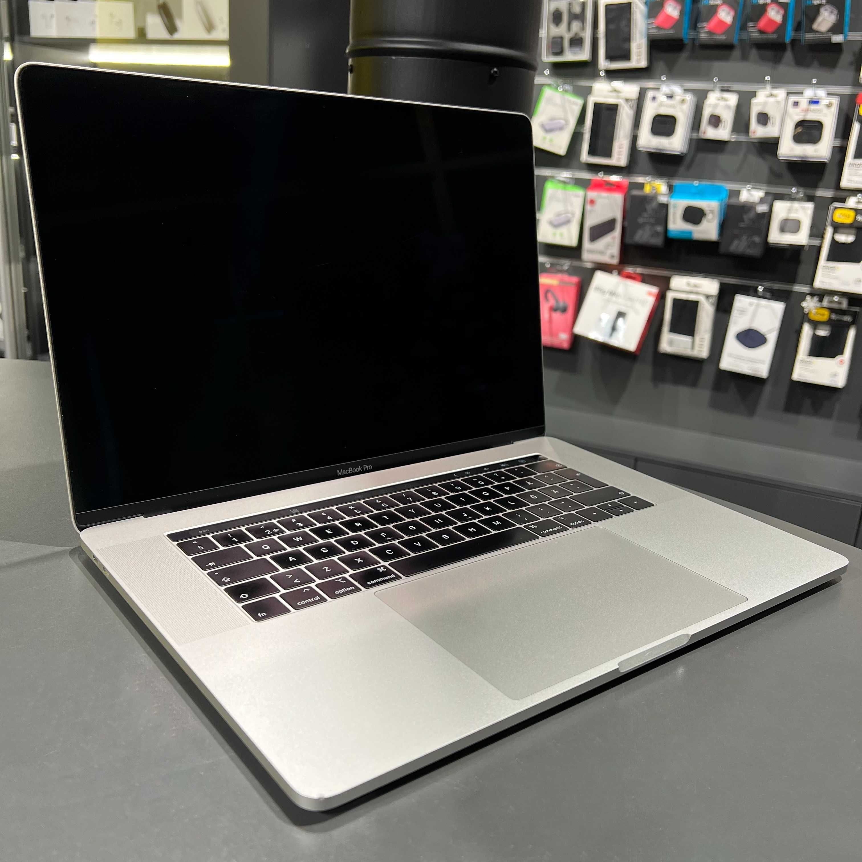 MacBook Pro 15" 2018 i7 16GB RAM 256GB SSD ЗНИЖКА!