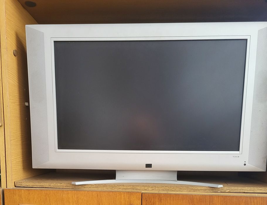 Продаю телевізор + тюнер т2 ..model 27L66