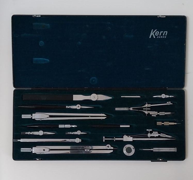 Conjunto de compasso antigo da Kern