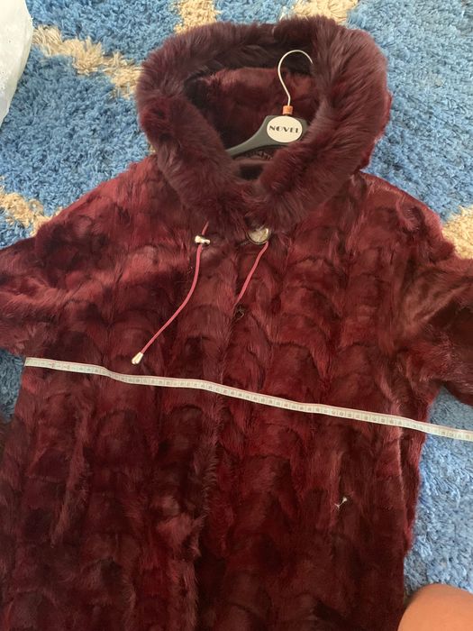 Шуба норкова темно вишневого кольору коротка