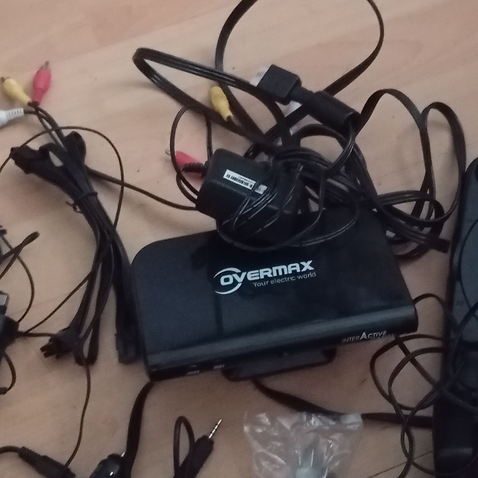 Graty elektryczne zasilacze konsole kable itp