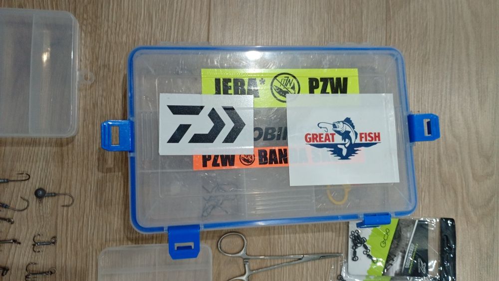 Przynęty wędkarskie i pudełka nie za wszysto taka cena