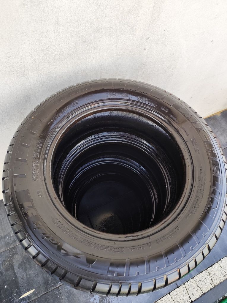 Komplet opon letnich Michelin Agilis 215/65/16c vivaro trafic talento