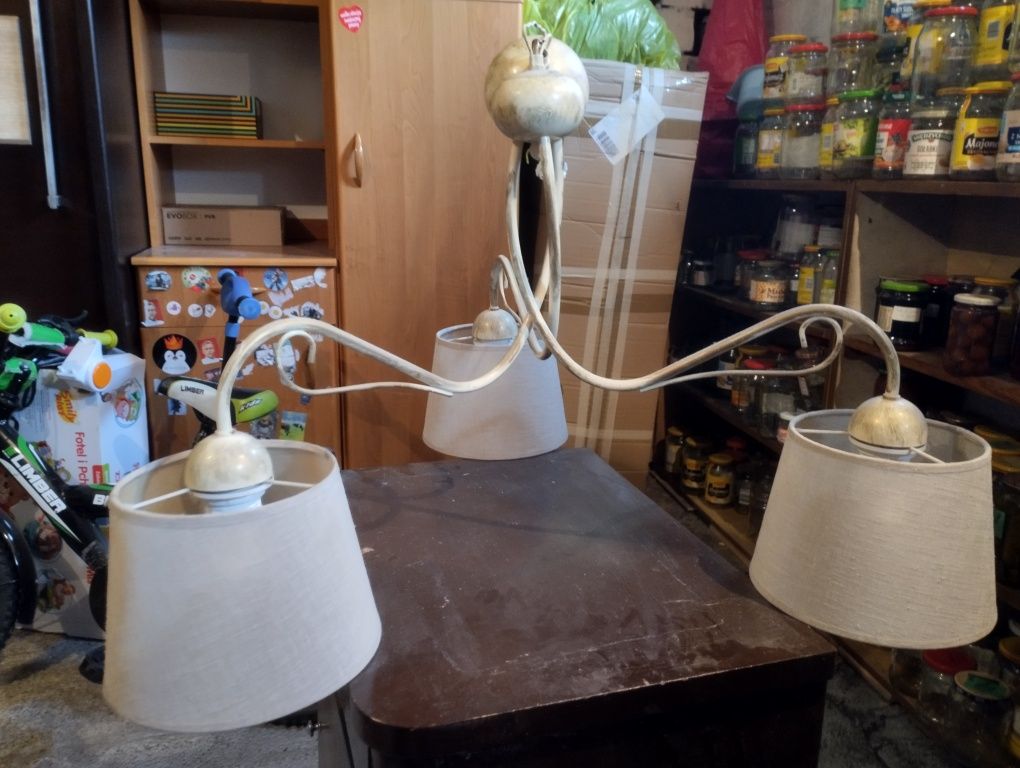 Lampa, żyrandol na trzy żarówki