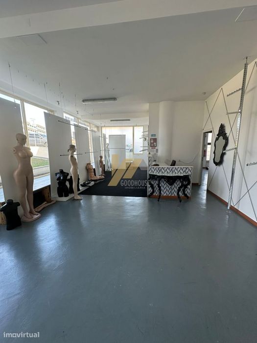 Loja com duas entradas