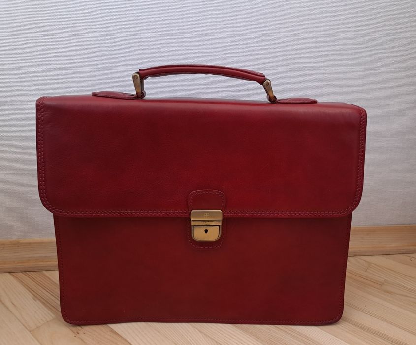 Жіночий шкіряний портфель, Італія