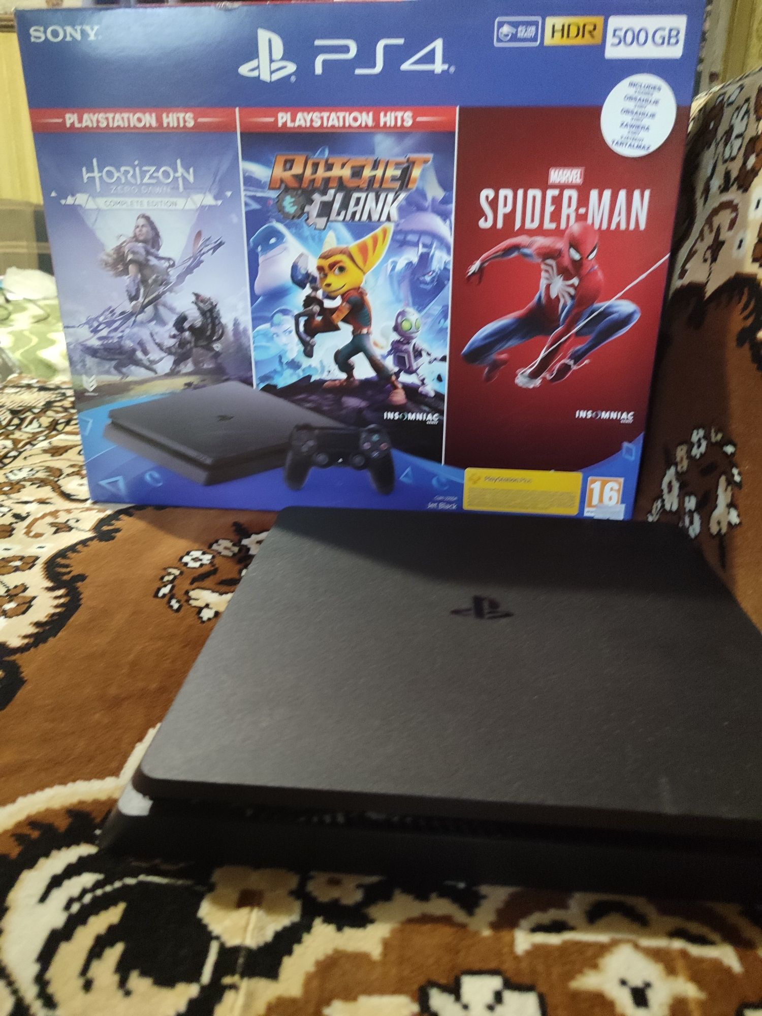 Playstation 4 slim b/y