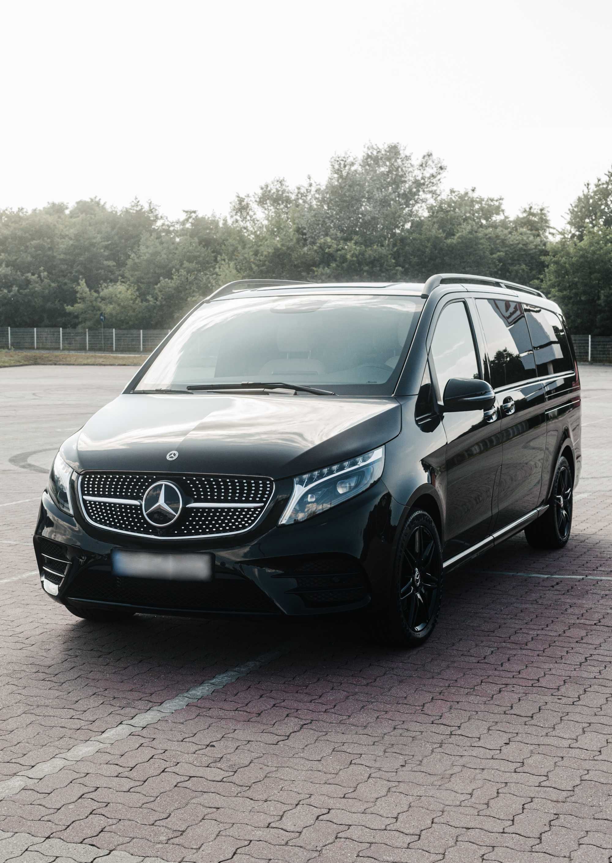 Wynajem WYPOŻYCZALNIA NOWY (2023 r.) Mercedes V Klasa, 8 os., WARSZAWA