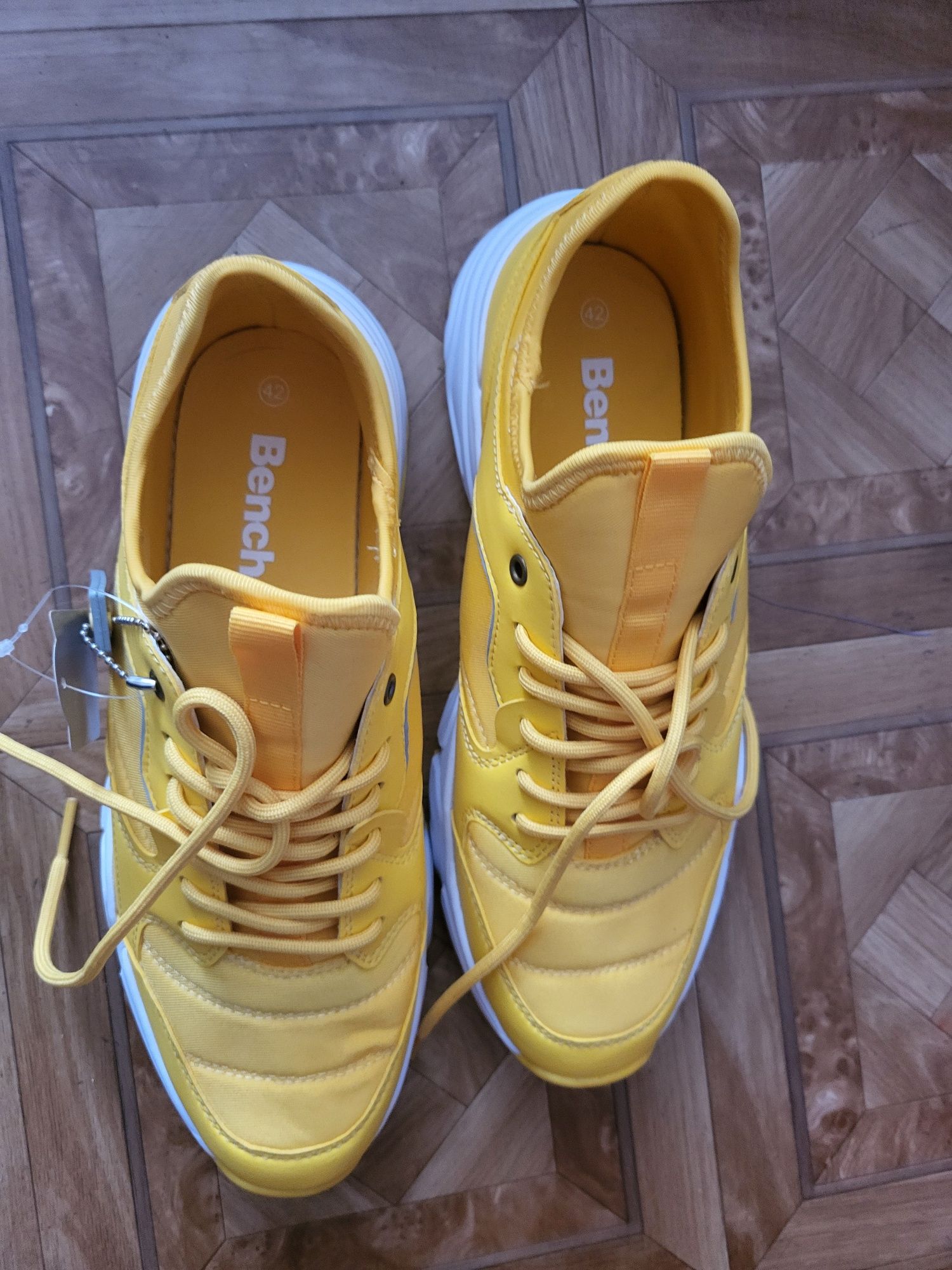Buty nowe bench 42