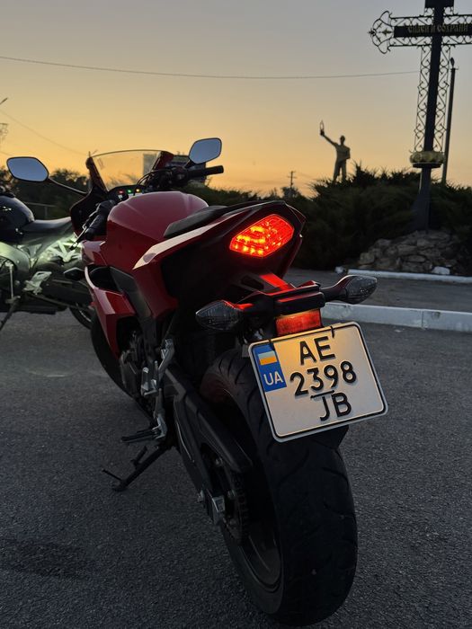 Продам Honda cbr 400r