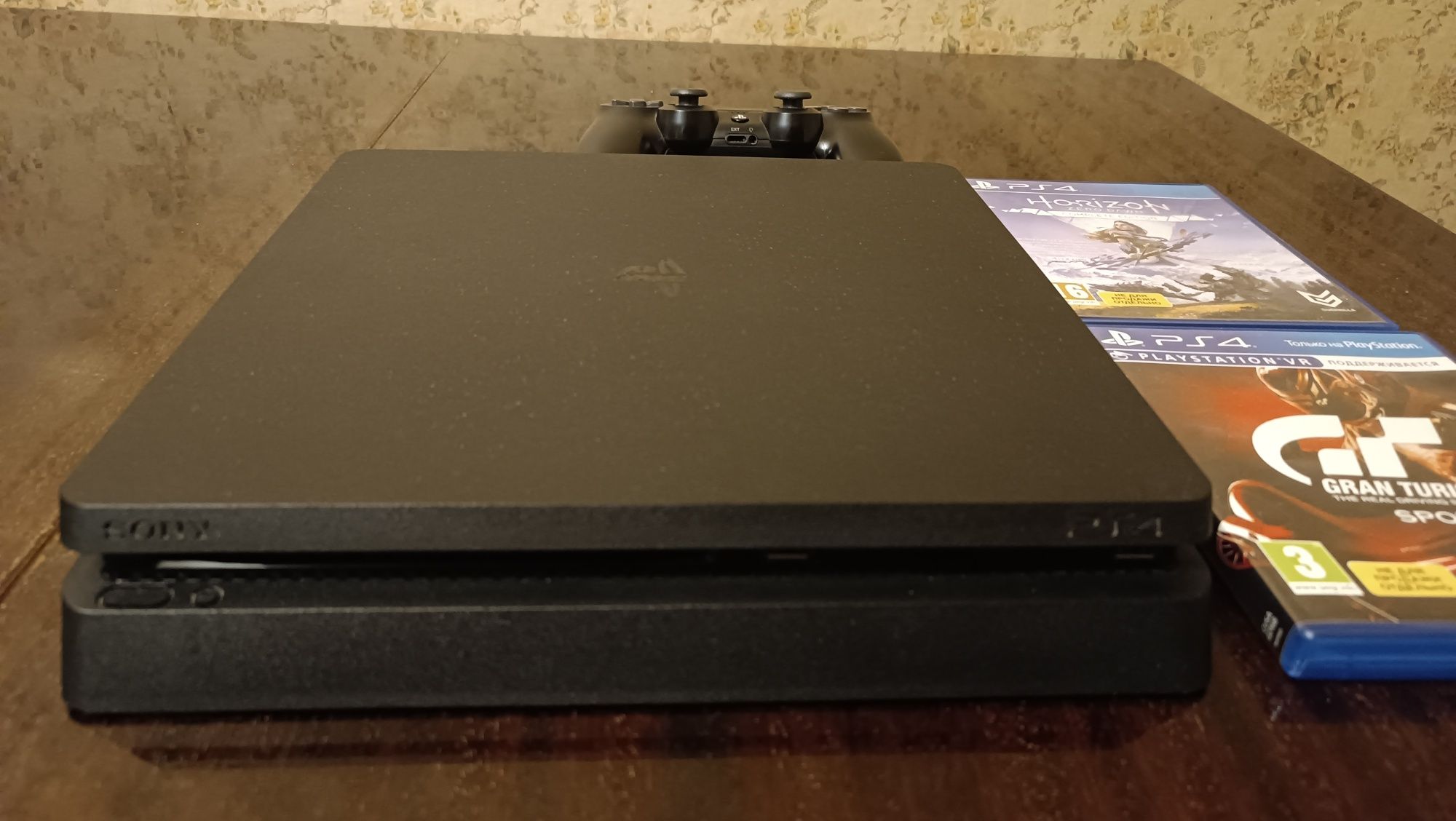 Sony PlayStation 4 Slim 1TB Black