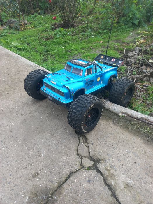 Продам радиоуправляемую модель ARRMA Outcast