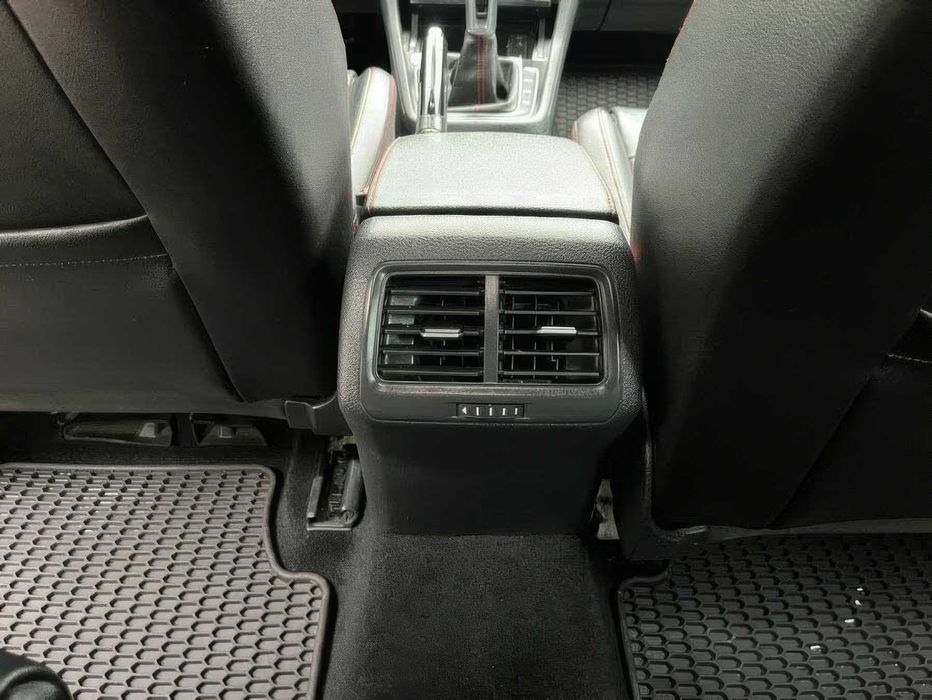 Volkswagen Golf GTI SE 4-Door      2017