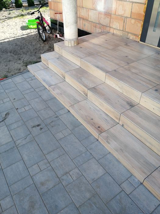 Glazurnik. Układanie płytek F.U UKŁADAMY PŁYTKI