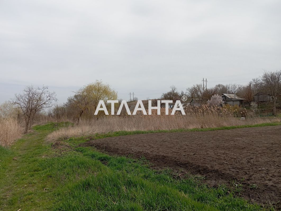 Жилой дом в живописном месте с выходом в пруд. 5 минут от Теплодара